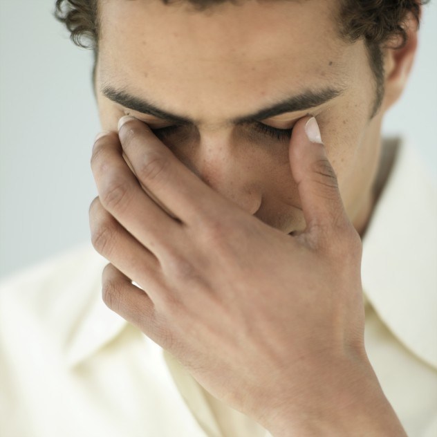 болит голова и больно двигать глазами в стороны