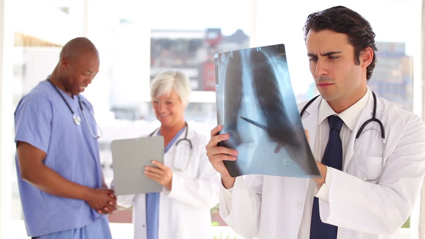 шишка между ребер лечение