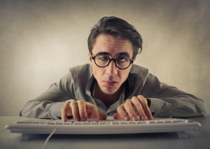 Причины, из-за которых при повороте глаз болит голова