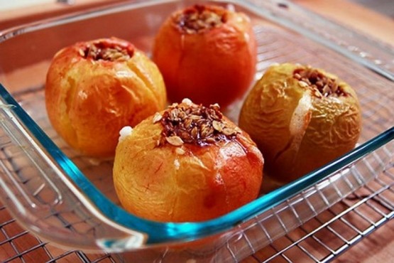 Печеные яблоки с орешками Печеные яблоки с орешками