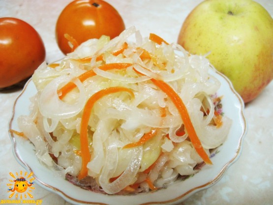 Зимой витамин С в квашеной капусте Зимой витамин С в квашеной капусте